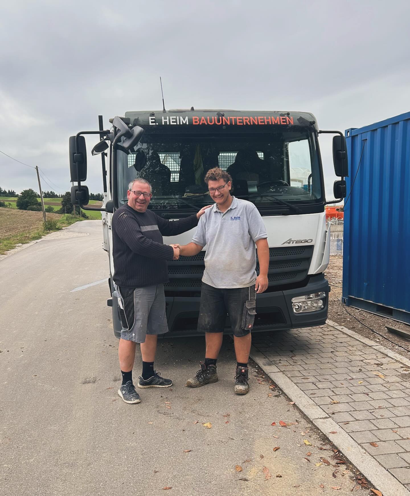 Servus Quirin! 👷🏼‍♂️

Seit 01.09. ist unser neuer Azubi Quirin bei uns in der Firma. Wir wünschen dir alles Gute und freuen uns dass du dich fürs Handwerk entschieden hast! 💪🏼

#heimbau #ausbildung #azubi #2025 #handwerk #maurer #betonbauer