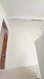 👀 Begehung Dachgeschosswohnung Oberahrain 🏡
 
Highlights? Die große Dachgaube, die das Wohn- und Esszimmer mit Licht flutet! ☀️ Und eine überdurchschnittlich viel Stauraum. 🗄️ 

Die Hard-Facts:
🏡 58,14 m² pure Gemütlichkeit
🛋️ 2 Zimmer + praktischer Vorratsraum
📦 XXL-Kellerabteil (ca. 15 m²)
🚗 2 Außenstellplätze
🚲 Überdachter Fahrradstellplatz
⛱️ Großer 15 m² Balkon

Lust auf eine Besichtigung? Schreib uns einfach eine DM! 📩

👉 Folge @heim_bau für weitere exklusive Eigentumswohnungen die verfügbar sind.

#heimbau #eigentumswohnungen #dachgeschosswohnung #zuverkaufen  #essenbach