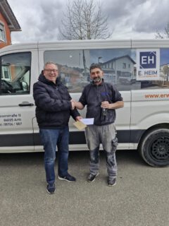 15 Jahre Heim Bau – Danke, Jürgen! 👷🏽♂️
Wahnsinn, wie die Zeit vergeht! Wir sagen Danke für anderthalb Jahrzehnte voller Einsatz und Loyalität. 💪🏼
Als kleines Dankeschön geht es für Jürgen und seine Frau ins Wellness-Hotel. 🧖♂️ SPA statt Baustelle – lasst es euch dort so richtig gut gehen! 🥂✨
Auf viele weitere gemeinsamen Jahre!
#heimbau #jubiläum #fünfzehn #danke #auszeit