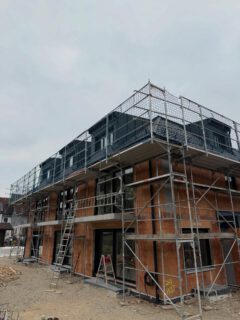 Update aus München-Trudering 

Der Rohbau für diese moderne Stadtvilla steht! ✅

• Objekt: Exklusiver Dreispänner
• Status: Rohbau & Keller fertiggestellt (Anfang 2026)
• Lage: Trudering, München

Der Ausbau konnte bereits beginnen! 🏠✨

#heimbau #stadtvilla #münchen #trudering #rohbau